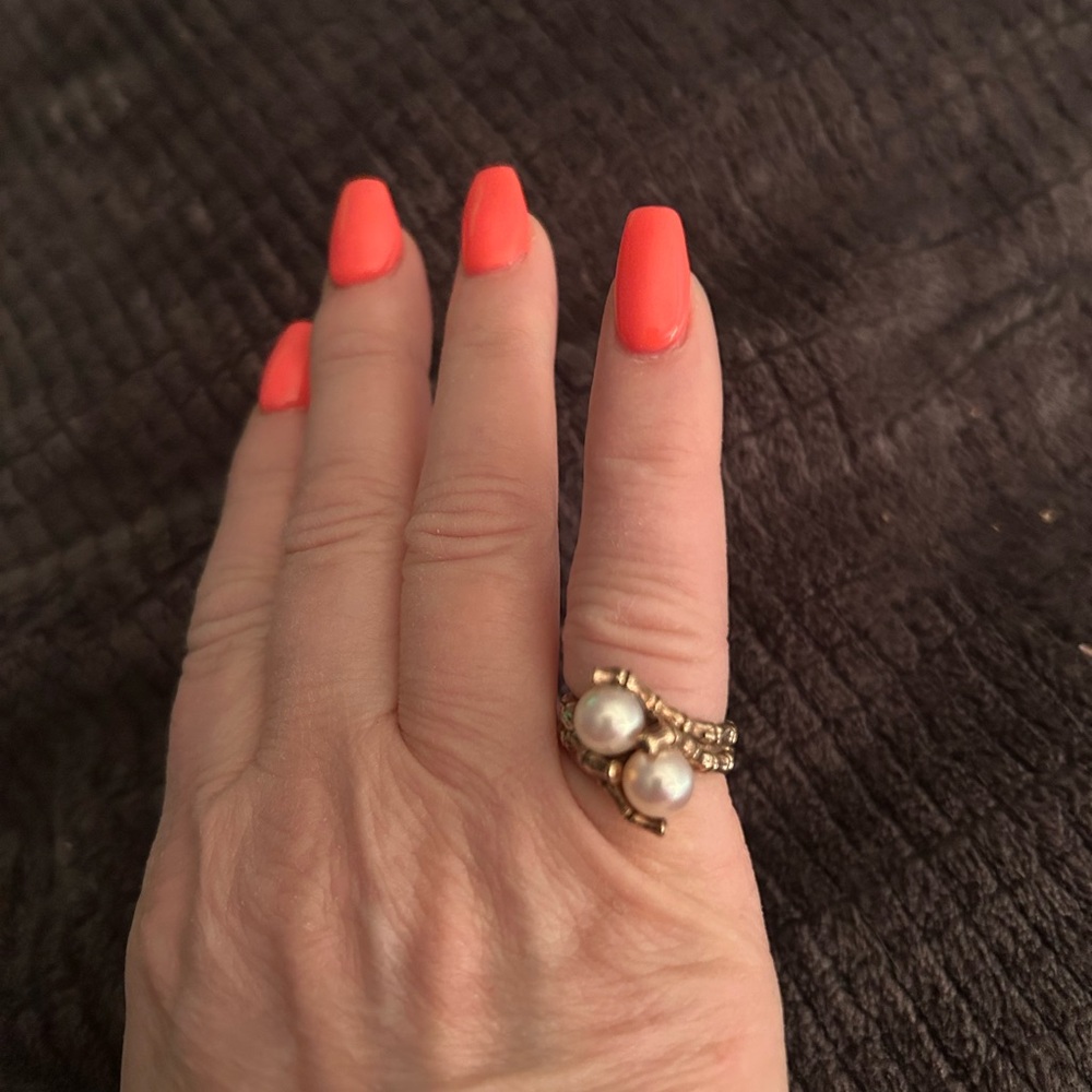 PEARL FACTORY vintage Hawaii original double pearl 10k Gold ring. A work of art